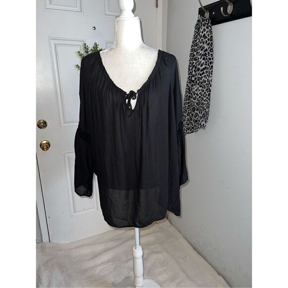 Torrid Bell Sleeve Embroidered Top (Sz 3) - Picture 1 of 7